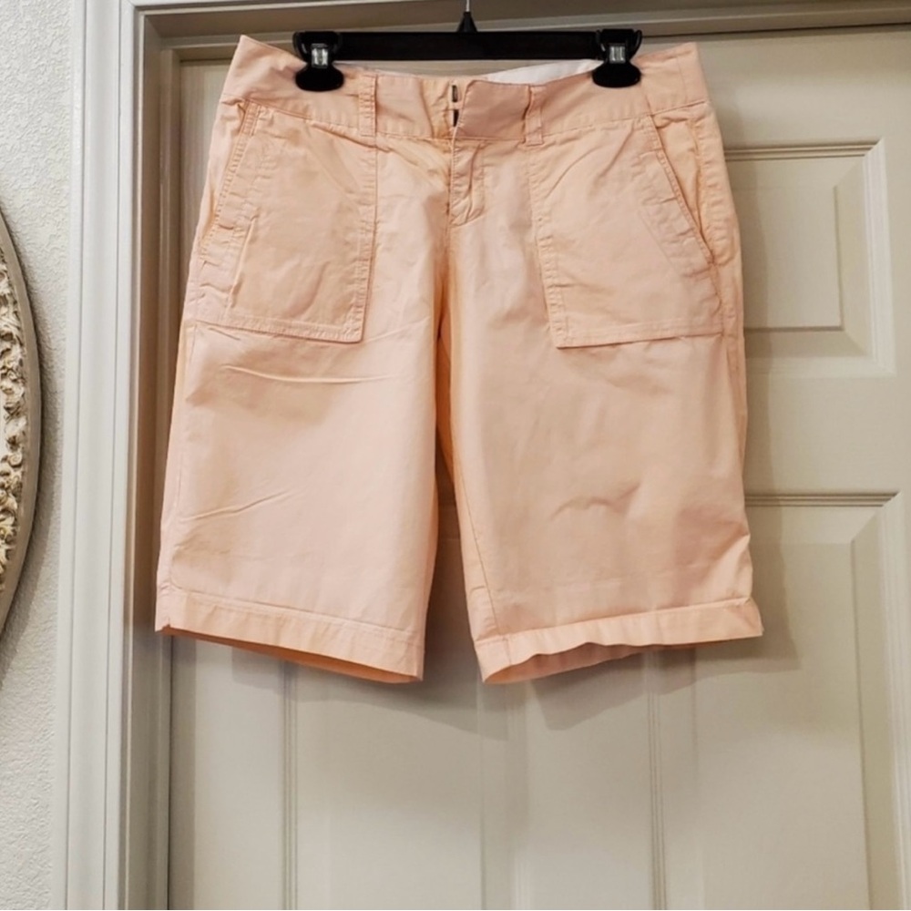 Converse Bermuda women's Shorts are a size 6.
